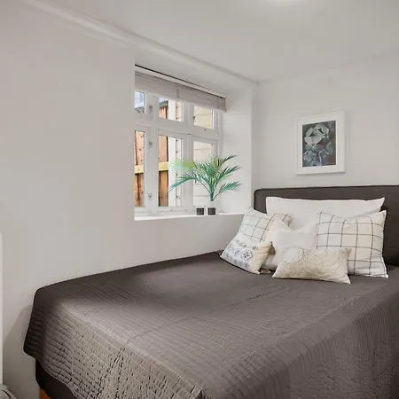 Roomsly - Modern Duplex, 5 Min To Bryggen アパート ベルゲン